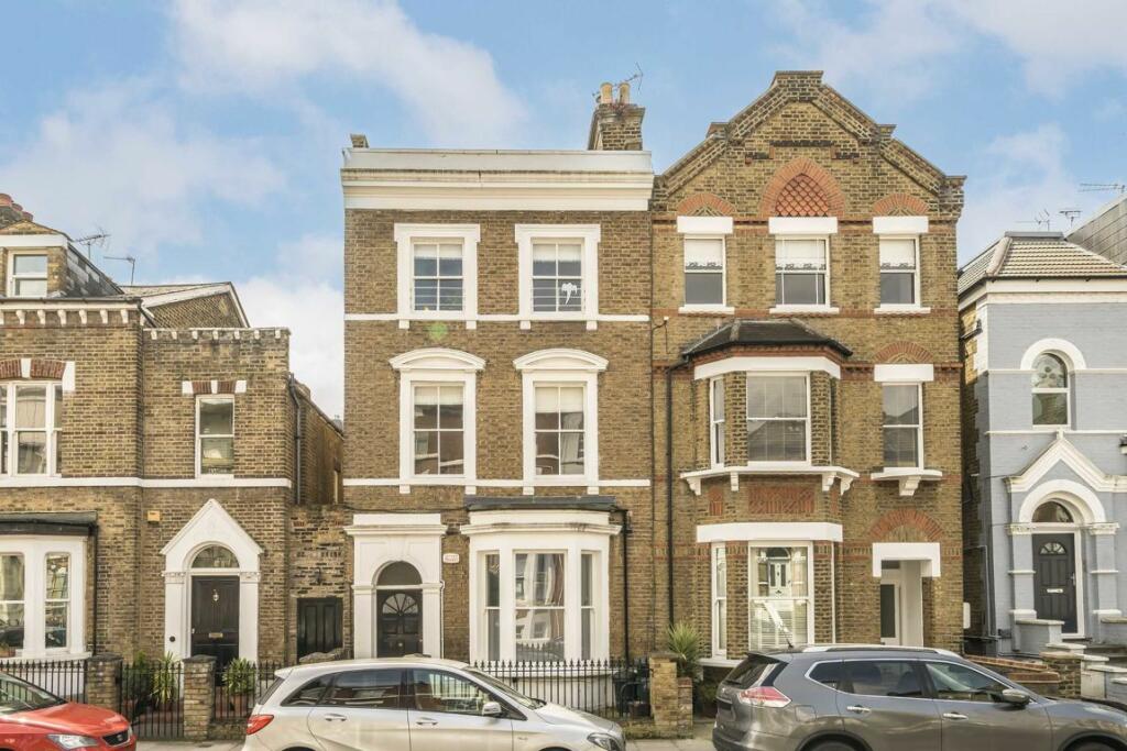 2 bedroom flat for sale in Disraeli Road, Putney, SW15