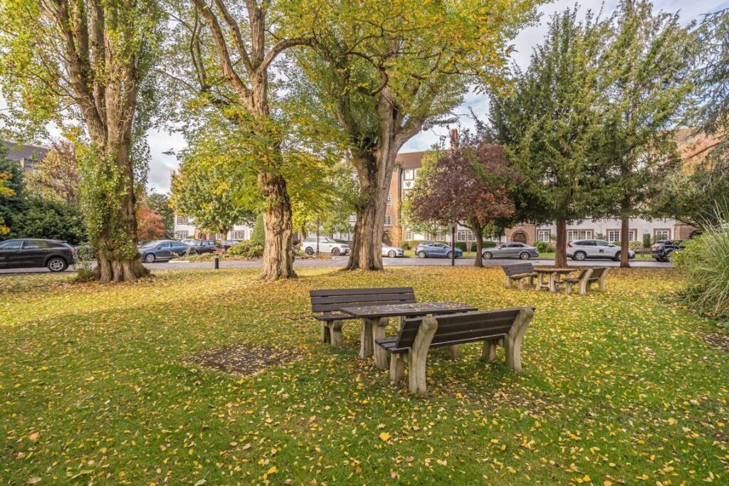 Main image of property: Kew Road, Kew