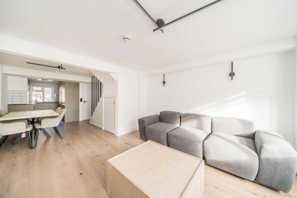 Main image of property: Kew Road, Richmond