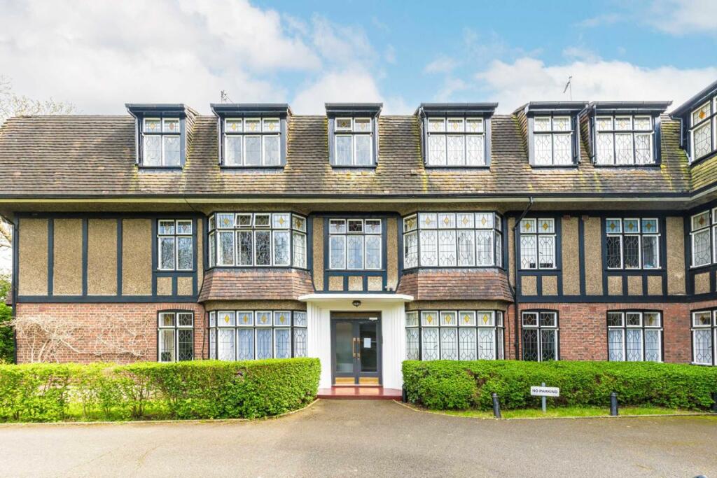 3 bedroom flat for sale in Cambridge Park, East Twickenham, TW1