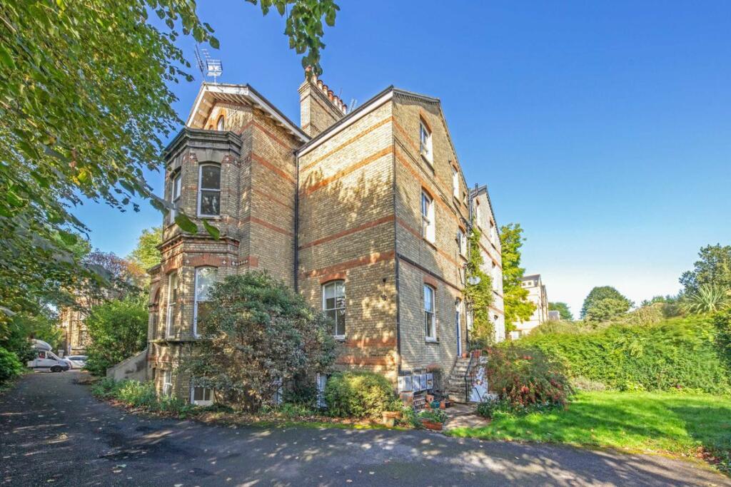 1 bedroom flat for sale in Riverdale Road, East Twickenham, TW1