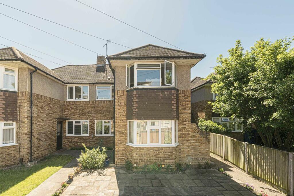 2 bedroom flat for sale in Amyand Park Road, St Margarets, TW1