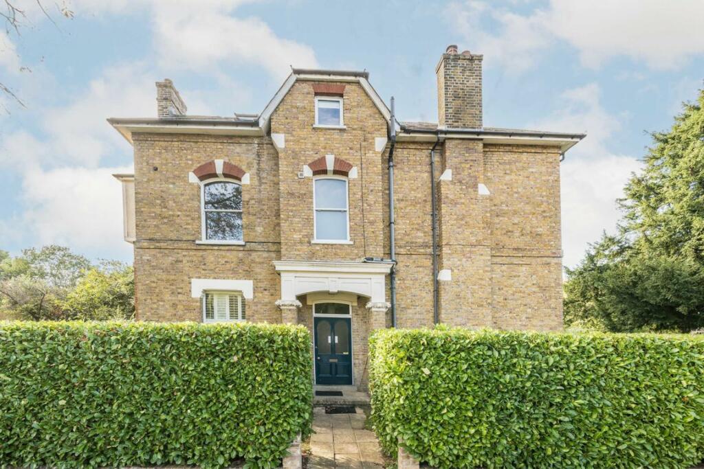 2 bedroom flat for sale in The Avenue, Surbiton, KT5