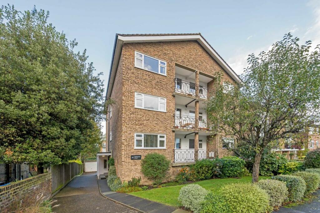 2 bedroom flat for sale in Adelaide Road, Surbiton, KT6