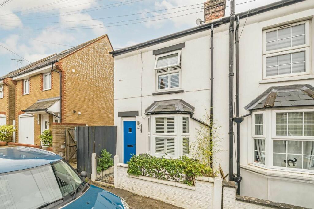 2 bedroom semidetached house for sale in Haycroft Road, Surbiton, KT6