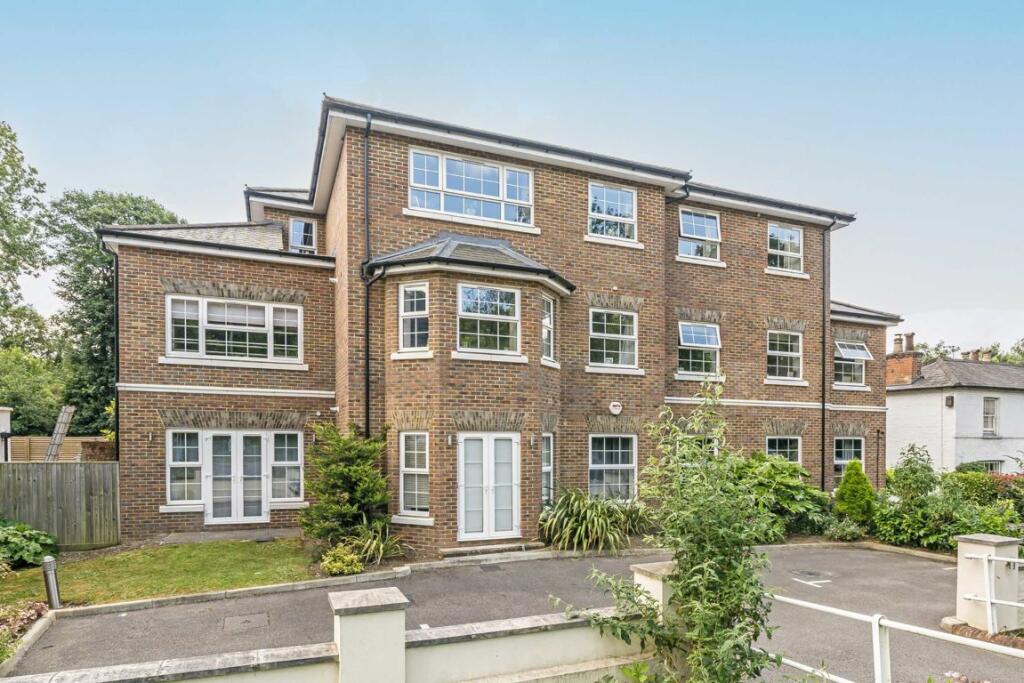 1 bedroom flat for sale in Portsmouth Road, Thames Ditton, KT7