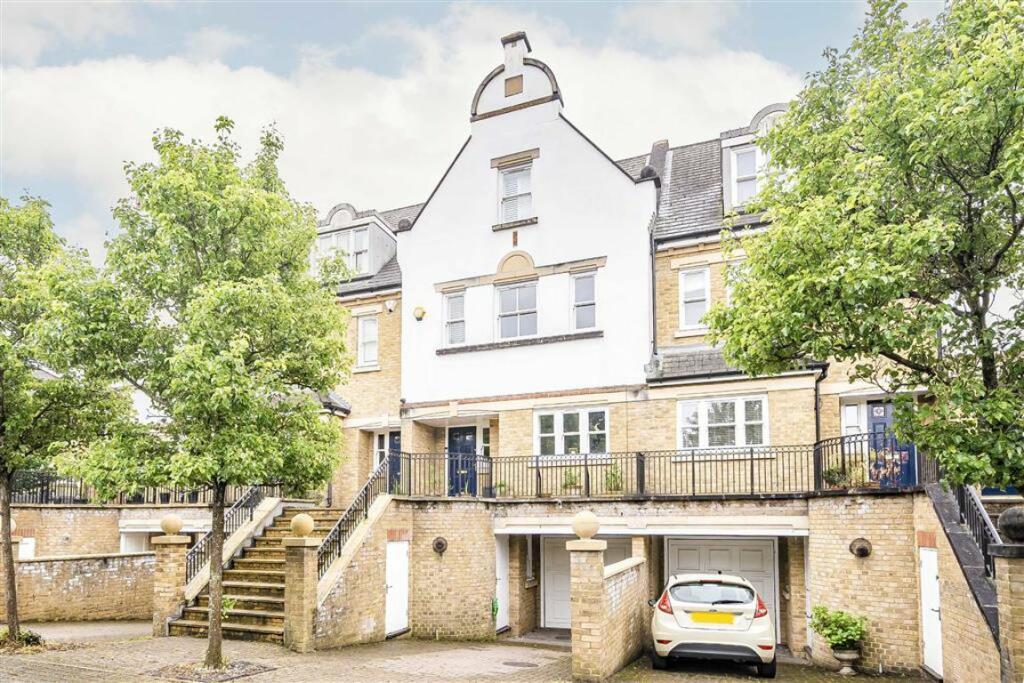 4 bedroom house for sale in Admiralty Way, Teddington, TW11