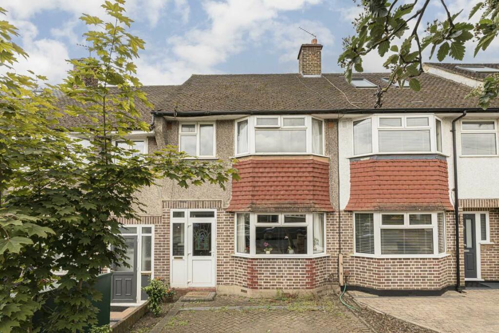 3 bedroom terraced house for sale in Lincoln Avenue, Twickenham, TW2