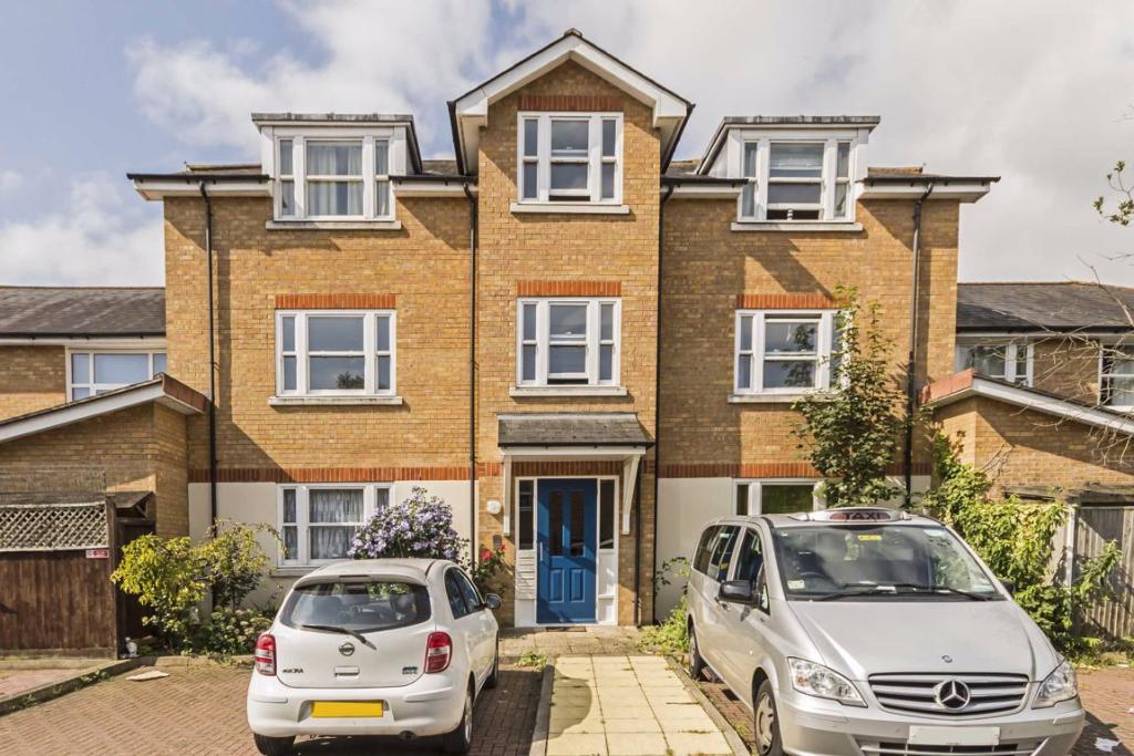 1 bedroom flat for sale in Rowntree Road, Twickenham, TW2