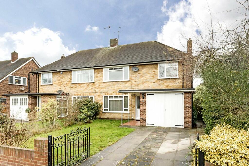 3 bedroom semidetached house for sale in Pine Wood, Lower Sunbury, TW16