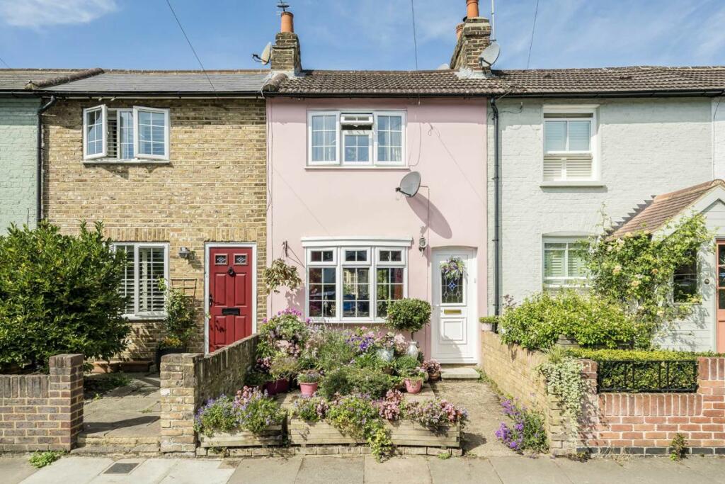 2 bedroom terraced house for sale in French Street, Lower Sunbury, TW16