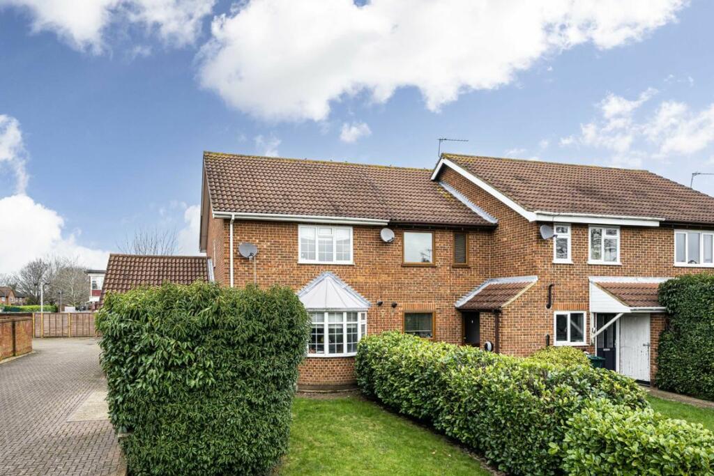 4 bedroom terraced house for sale in Beechwood Avenue, Sunbury On