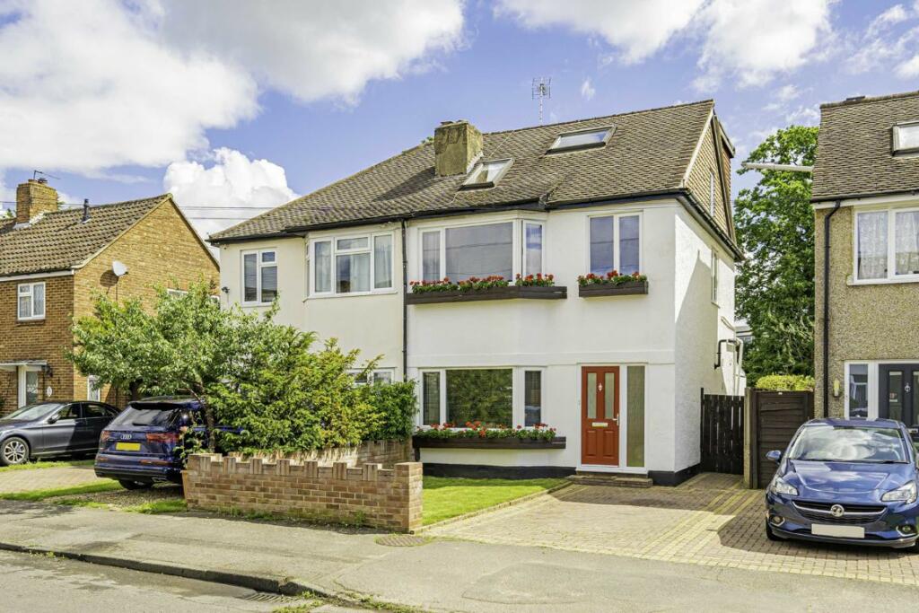 4 bedroom semidetached house for sale in Beverley Road, Lower Sunbury
