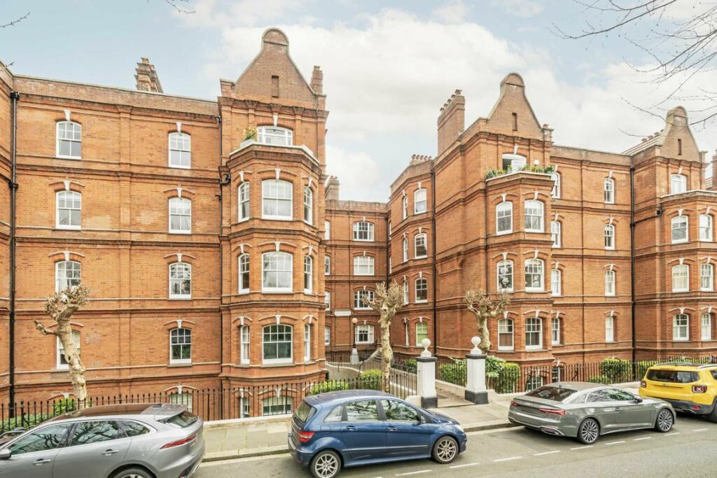 2 bedroom flat for rent in Queen's Club Gardens, West Kensington, W14