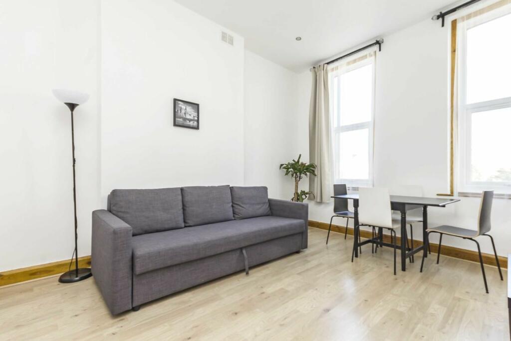 2 bedroom flat for rent in North End Road, West Kensington, W14