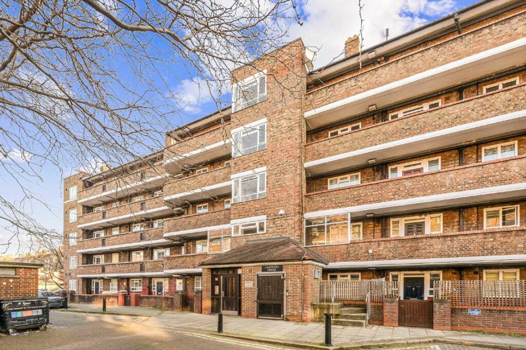 2 bedroom flat for sale in Australia Road, Shepherds Bush, W12