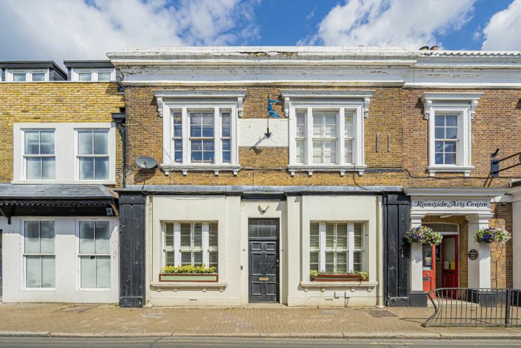 2 bedroom flat for sale in Thames Street, SunburyOnThames, TW16