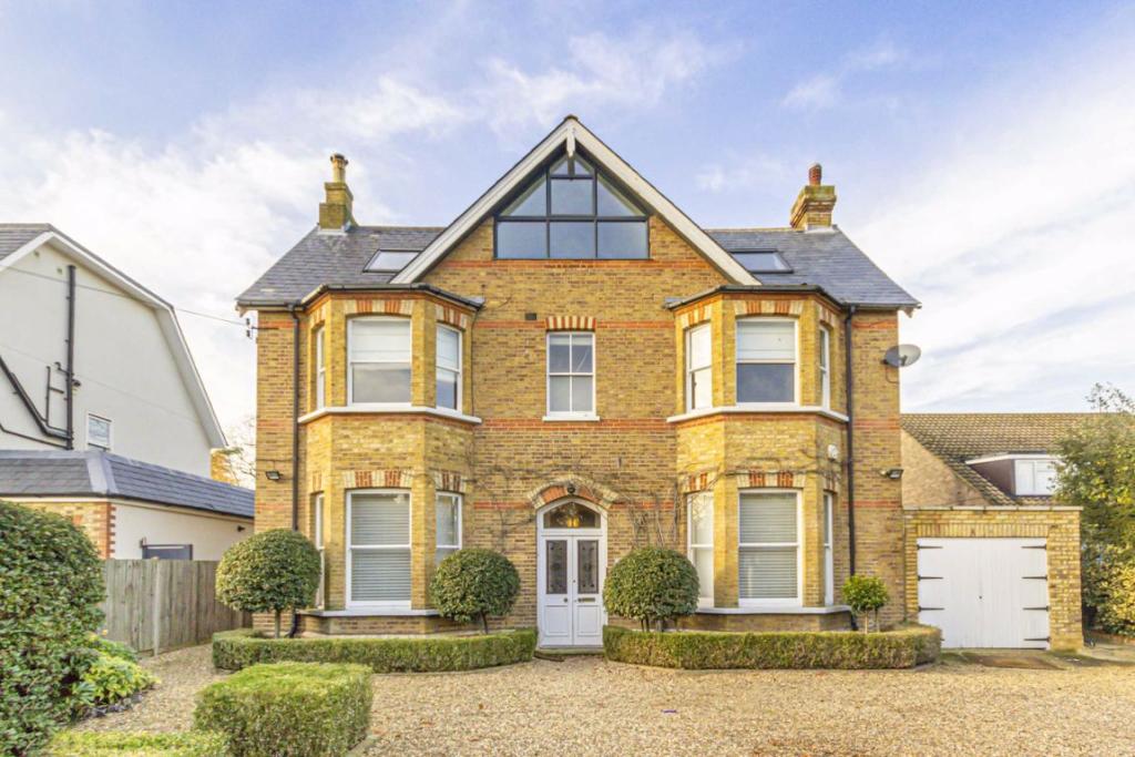 8 bedroom detached house for sale in St. James's Road, Hampton Hill, TW12