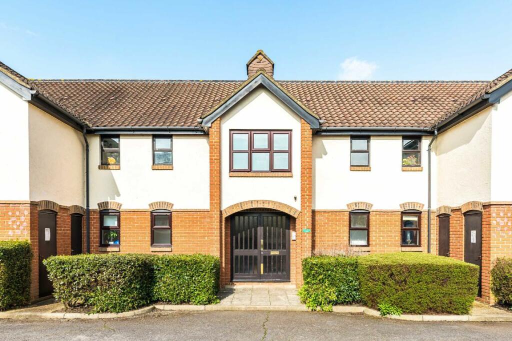 2 bedroom flat for rent in Beaumont Place, Isleworth, TW7