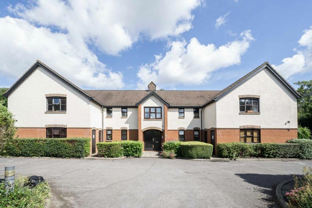 2 bedroom flat for sale in Beaumont Place, Isleworth, TW7