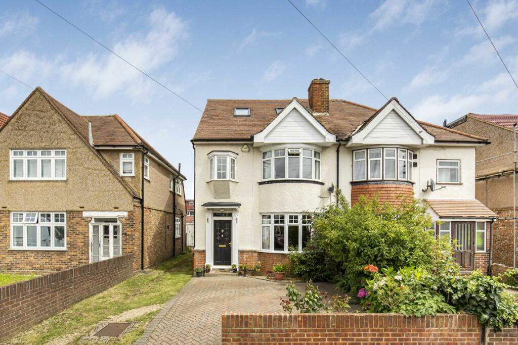 5 bedroom semidetached house for sale in Ellerdine Road, Hounslow, TW3