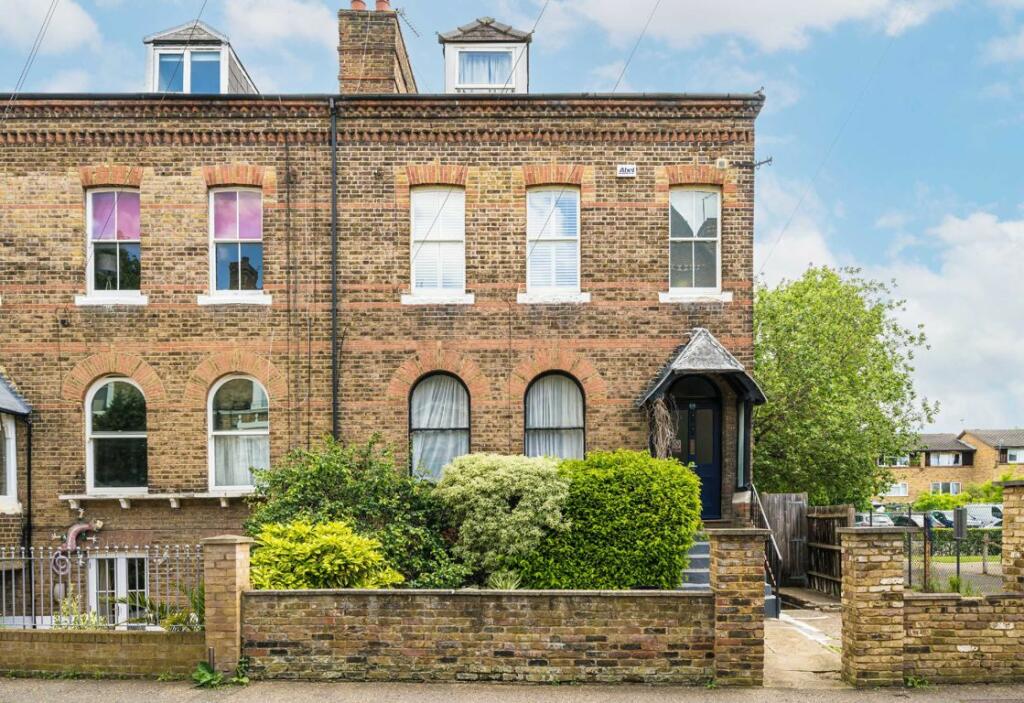 2 bedroom flat for sale in Queens Road, Twickenham, TW1