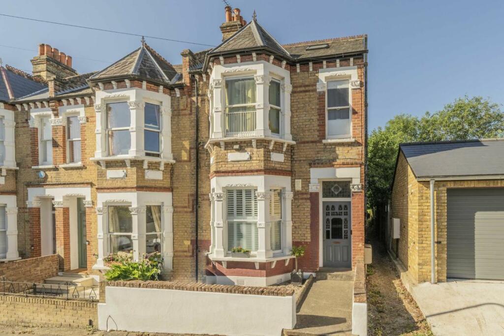 2 bedroom flat for sale in Landgrove Road, Wimbledon Village, SW19