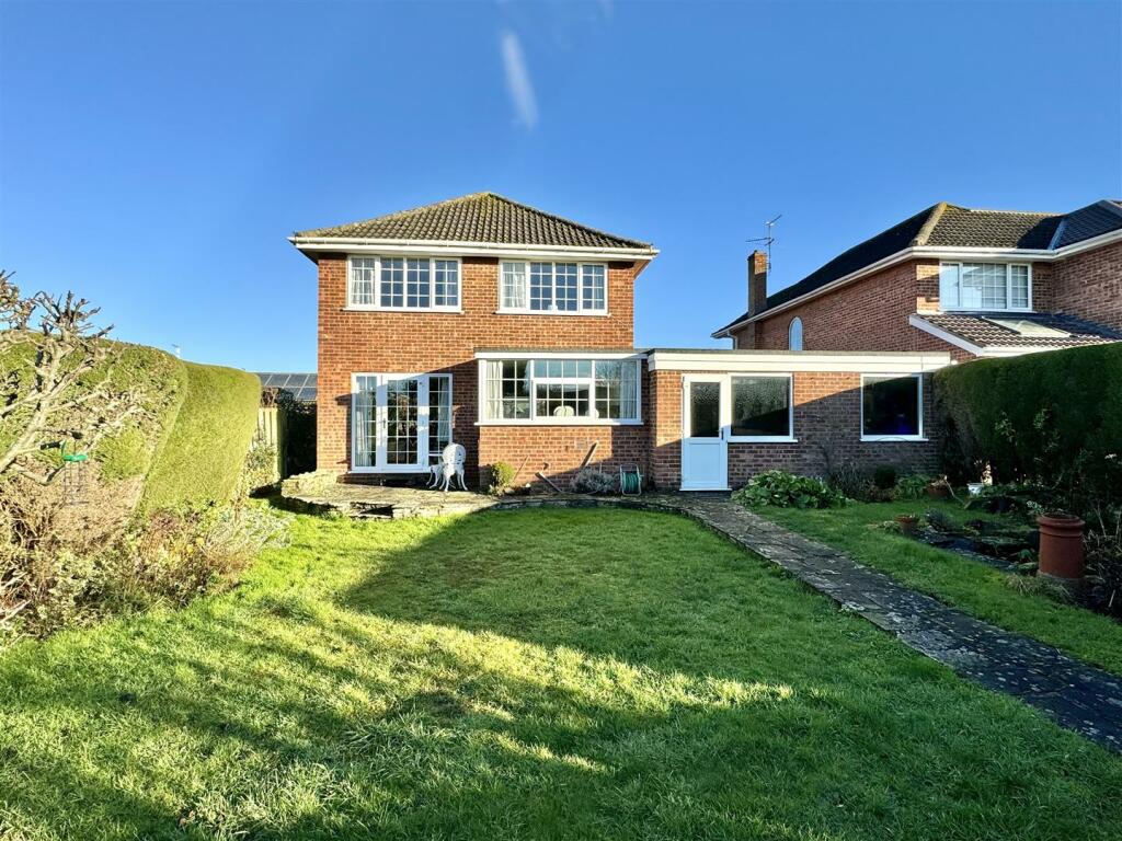 4 bedroom detached house for sale in Ox Calder Close, Dunnington, York