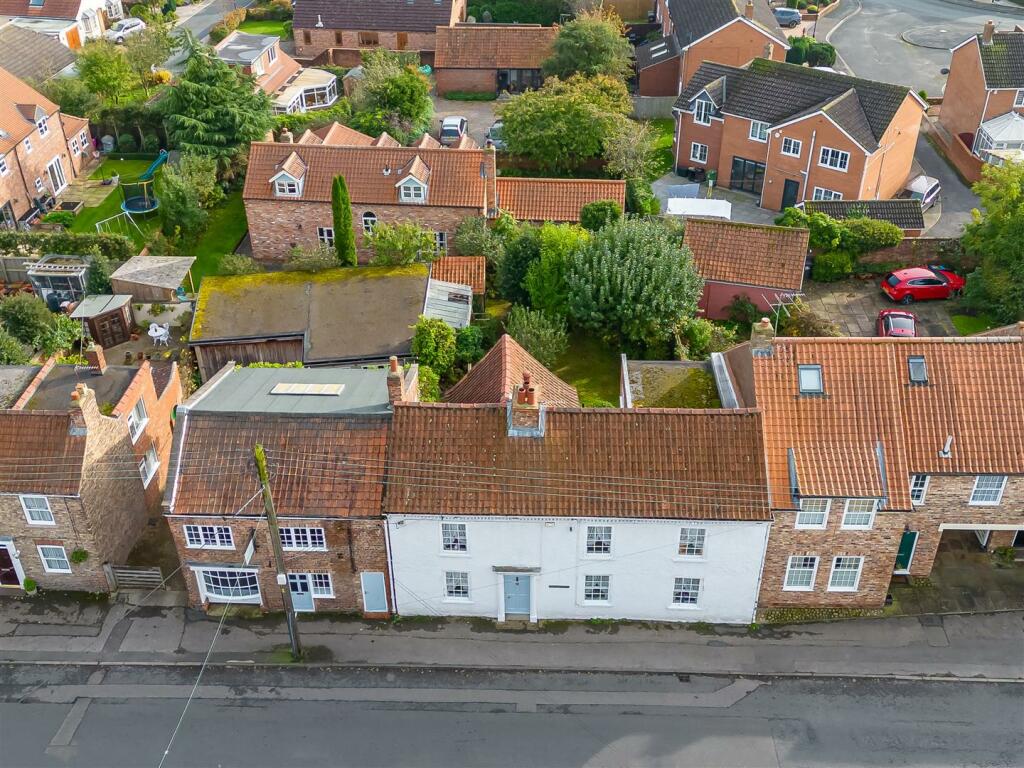 5 bedroom character property for sale in York Street, Dunnington, York