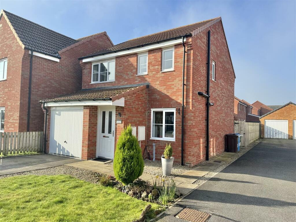 3 bedroom detached house for sale in Windmill Meadows, Wilberfoss, York