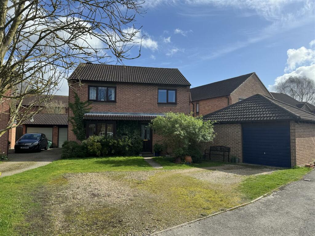 4 bedroom detached house for sale in Beckside, Elvington, York, YO41