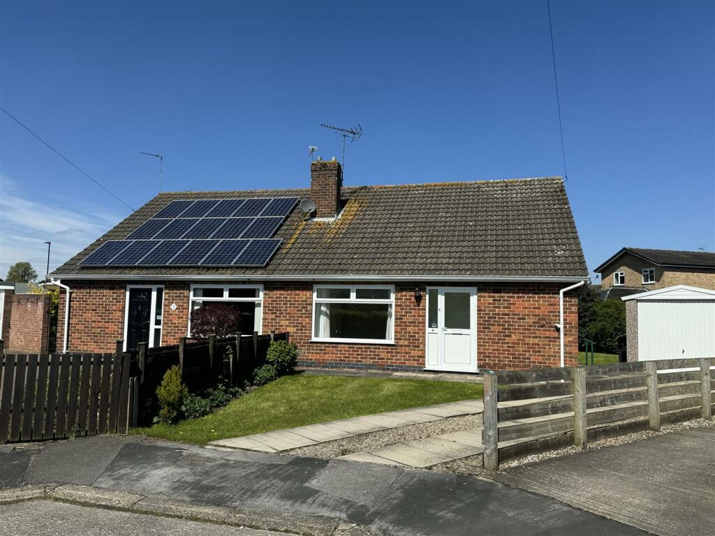 3 bedroom semidetached bungalow for sale in Ashdale Road, Dunnington, York YO19 5NT, YO19