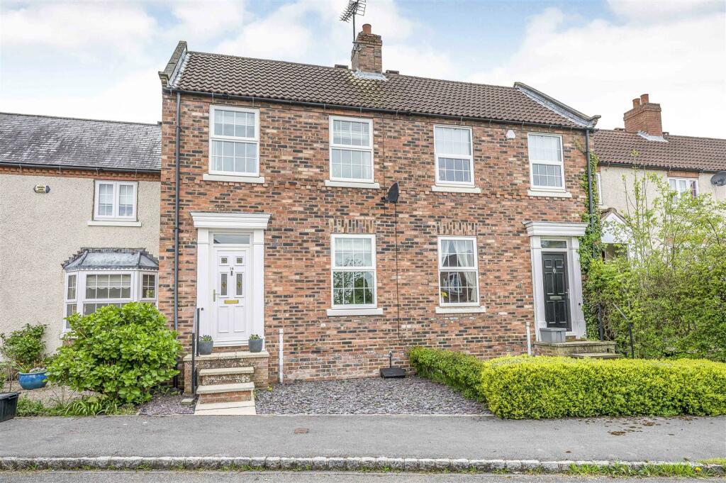 2 bedroom terraced house for sale in Orchard Cottages, Dunnington, York, YO19 5LX, YO19