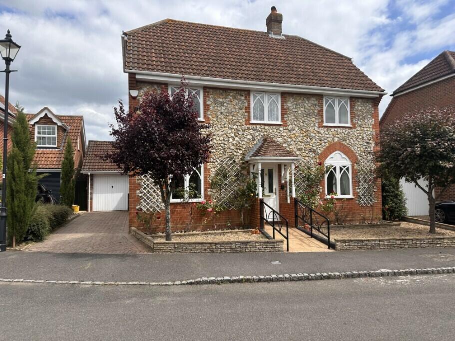 4 bedroom detached house for sale in Steggles Close, Woodley, Reading, Berkshire, RG5