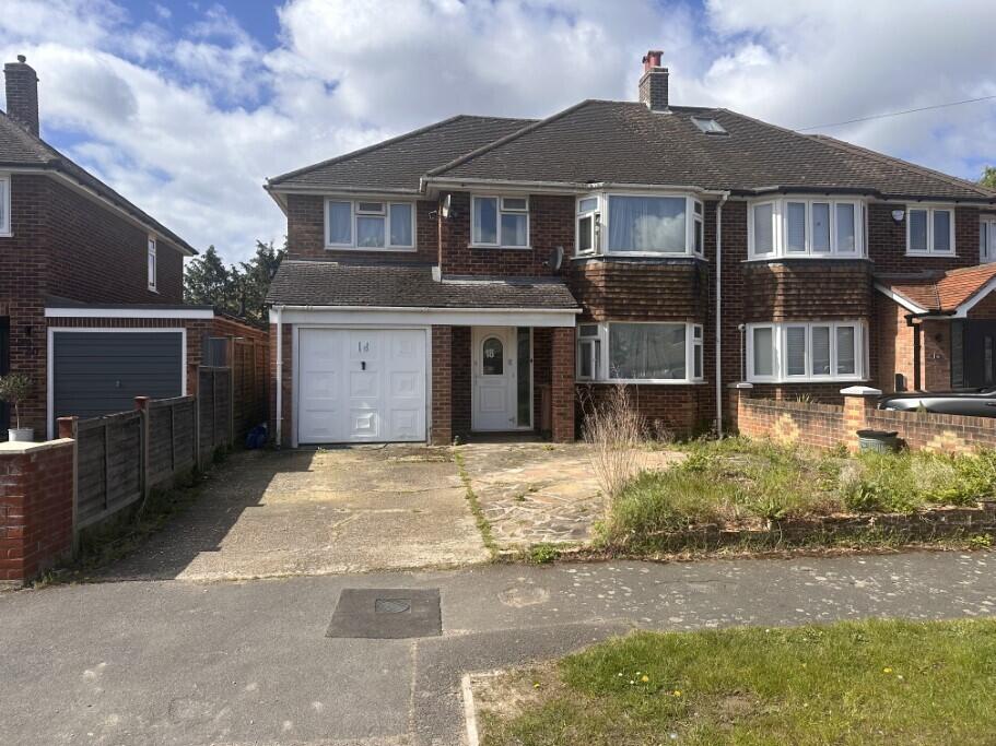 Main image of property: Selsdon Avenue, Woodley, Reading, Berkshire, RG5