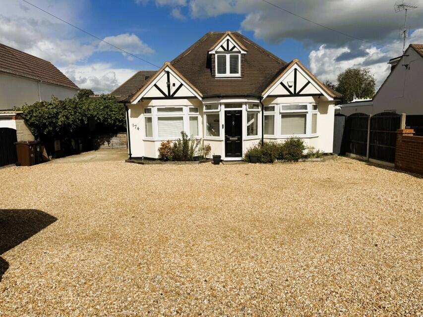Main image of property: Reading Road, Woodley, Reading, Berkshire, RG5
