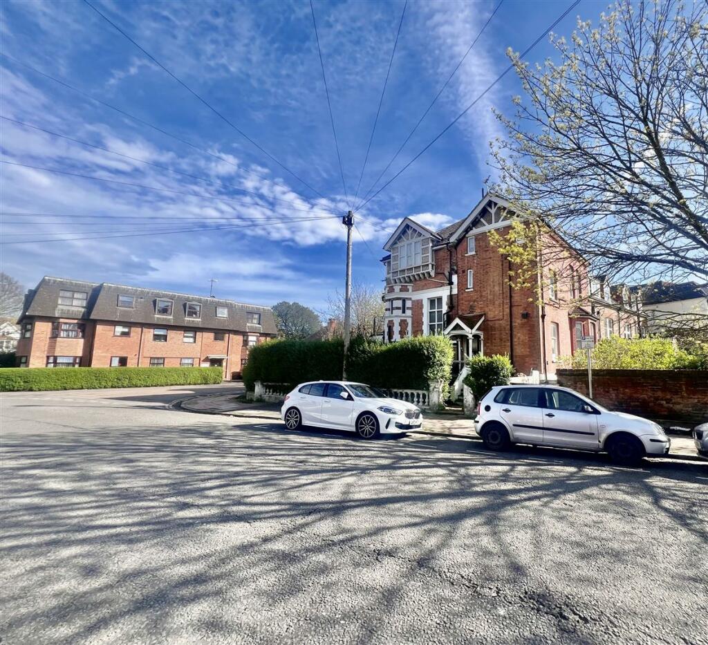 1 bedroom flat for sale in Woodville Road, BexhillOnSea TN39 3EU, TN39