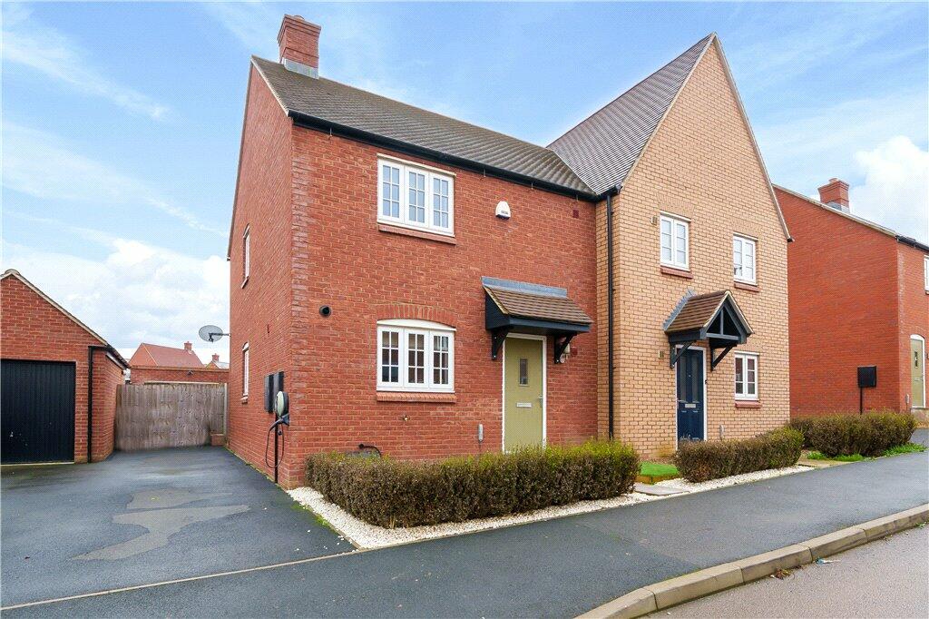3 bedroom semidetached house for sale in Wetherby Drive, Towcester
