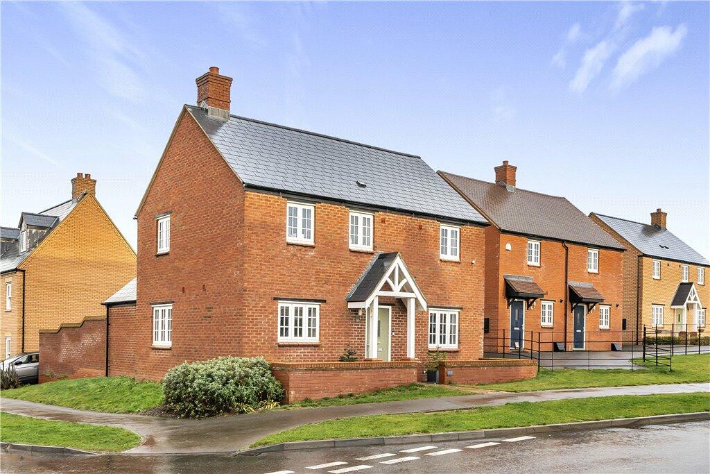 3 bedroom detached house for sale in Redcar Road, Towcester