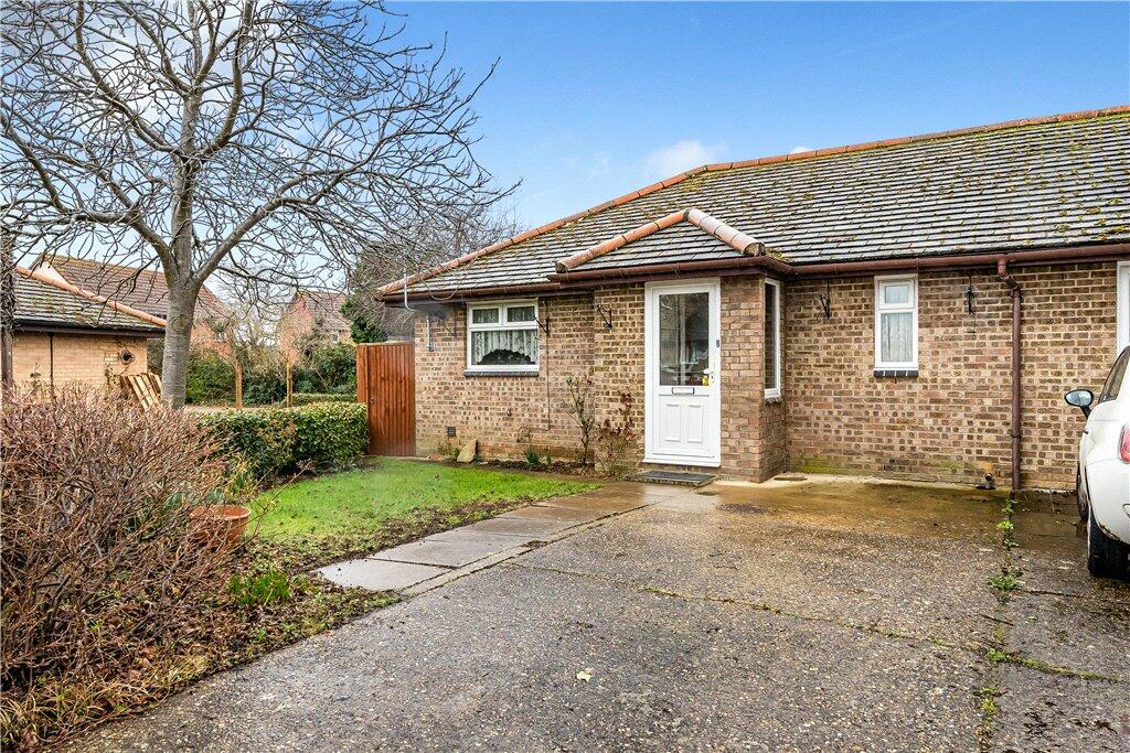 2 bedroom bungalow for sale in Specklands, Loughton, Milton Keynes
