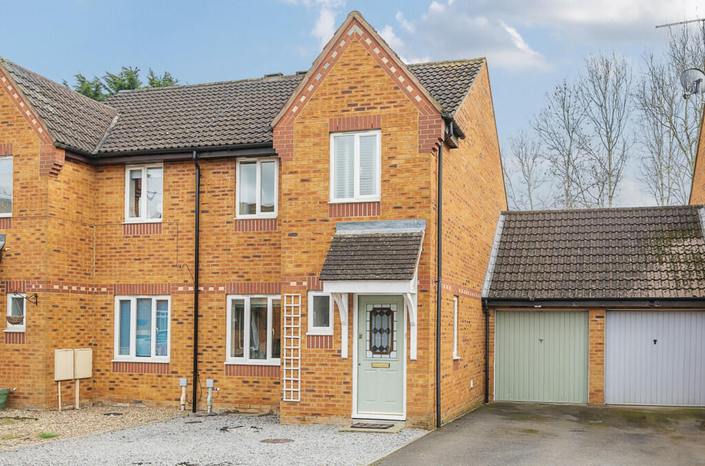 3 bedroom semidetached house for sale in Plessey Close, Towcester