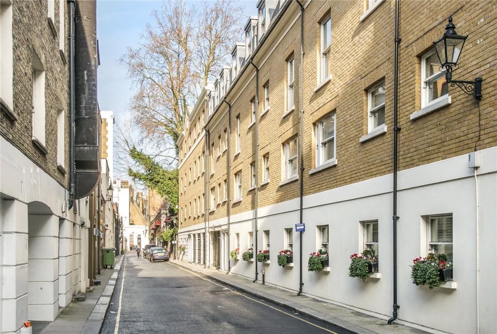 1 bedroom mews property for sale in Stanhope Mews West, South