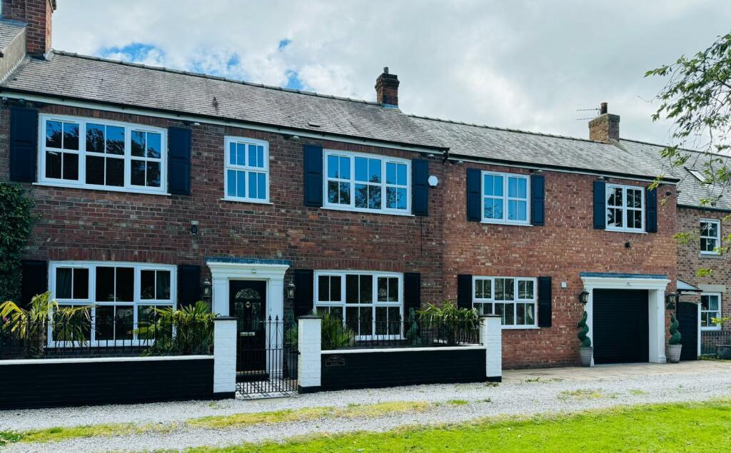 4 bedroom semidetached house for sale in The Green, Stapleton, DL2