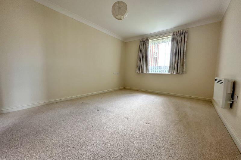 1 bedroom ground floor flat for sale in Station Road, Worle NO CHAIN