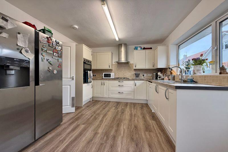Additional property image - Cherrywood Road, Worle - 3 DOUBLE BEDROOMS