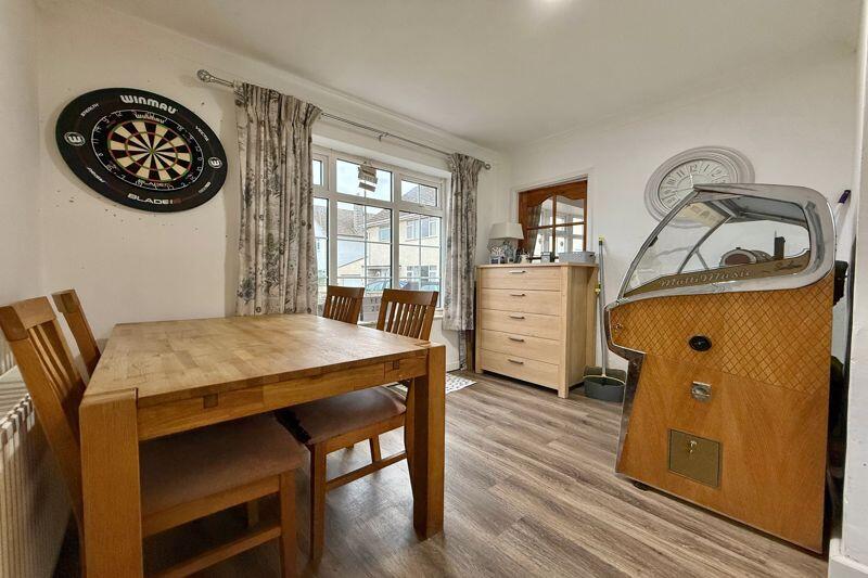 Additional property image - Cherrywood Road, Worle - 3 DOUBLE BEDROOMS