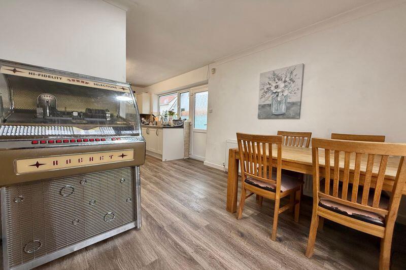 Additional property image - Cherrywood Road, Worle - 3 DOUBLE BEDROOMS