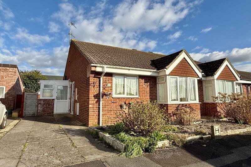 Main image of property: Starcross Road, Worle - 14' SIDE UTILITY/PORCH