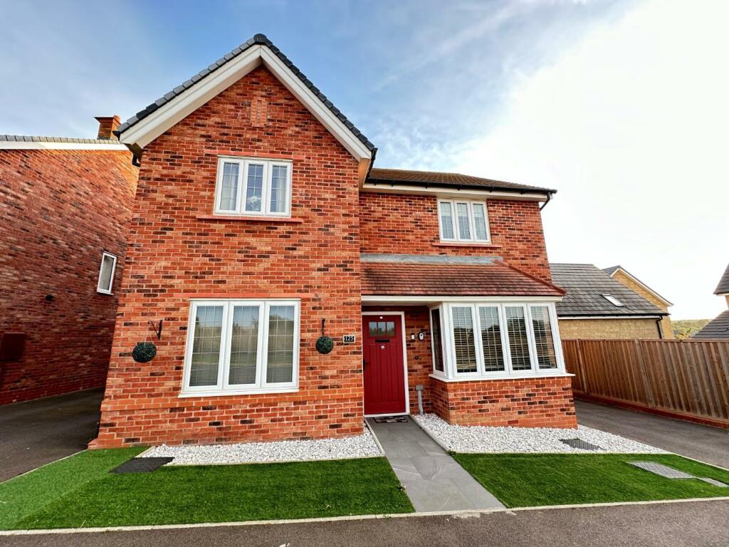 4 bedroom detached house for rent in Home Farm Drive, Boughton