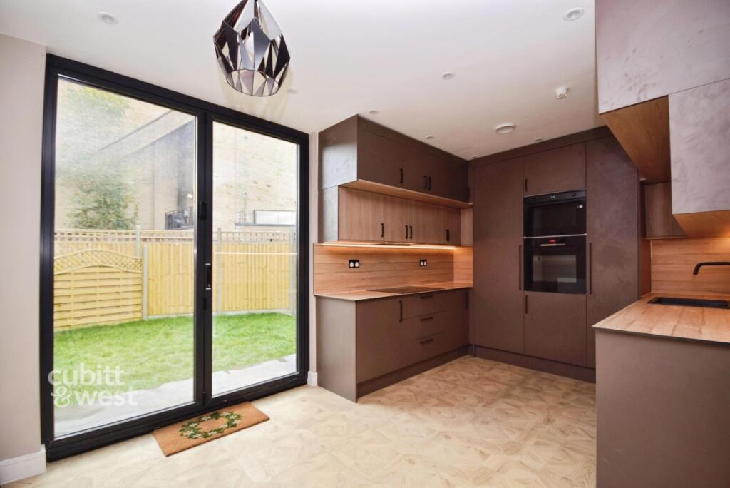 Main image of property: Bensham Lane Croydon CR0